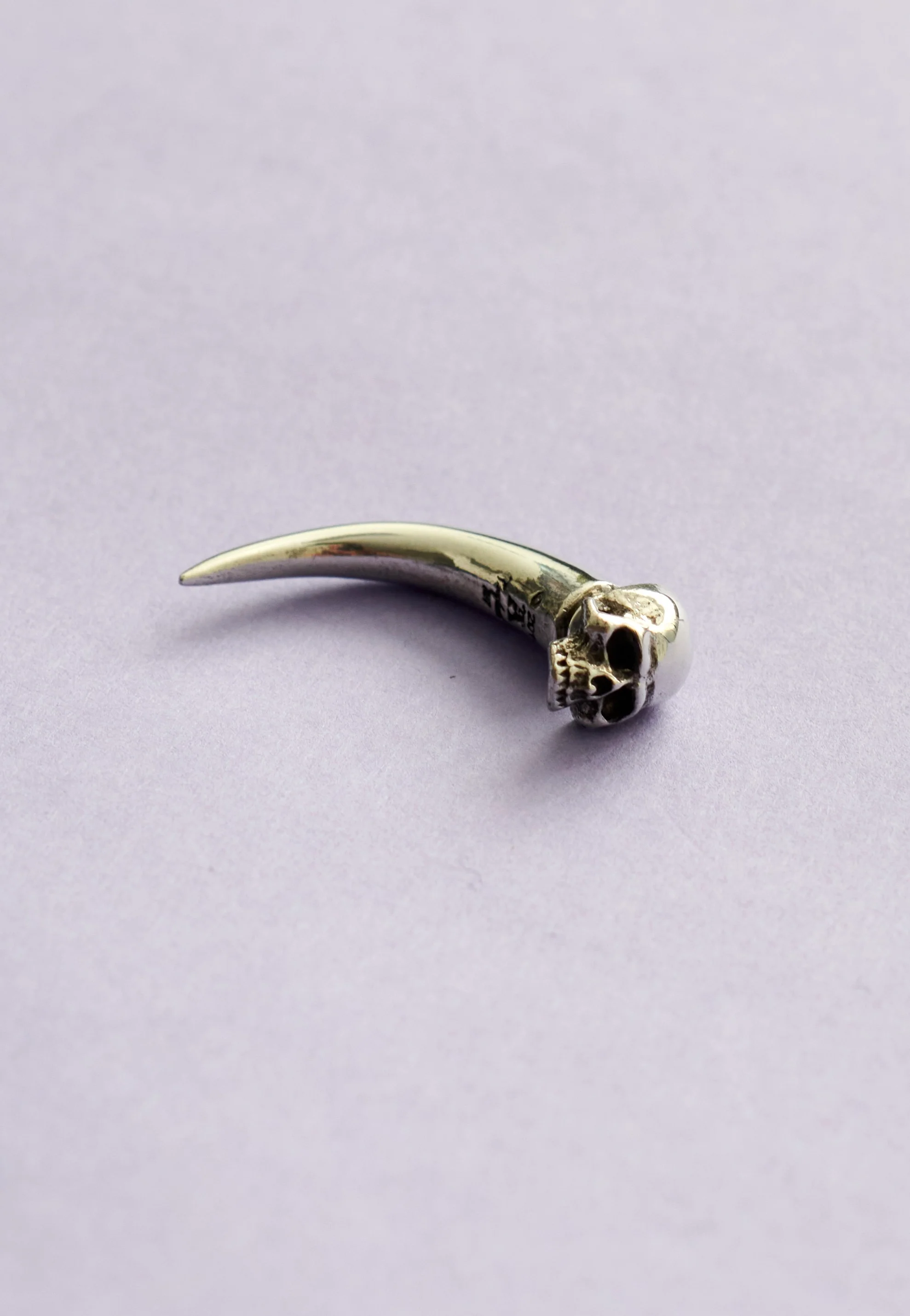 Alchemy England - Tomb Skull Horn Silver - Earring - Image 2