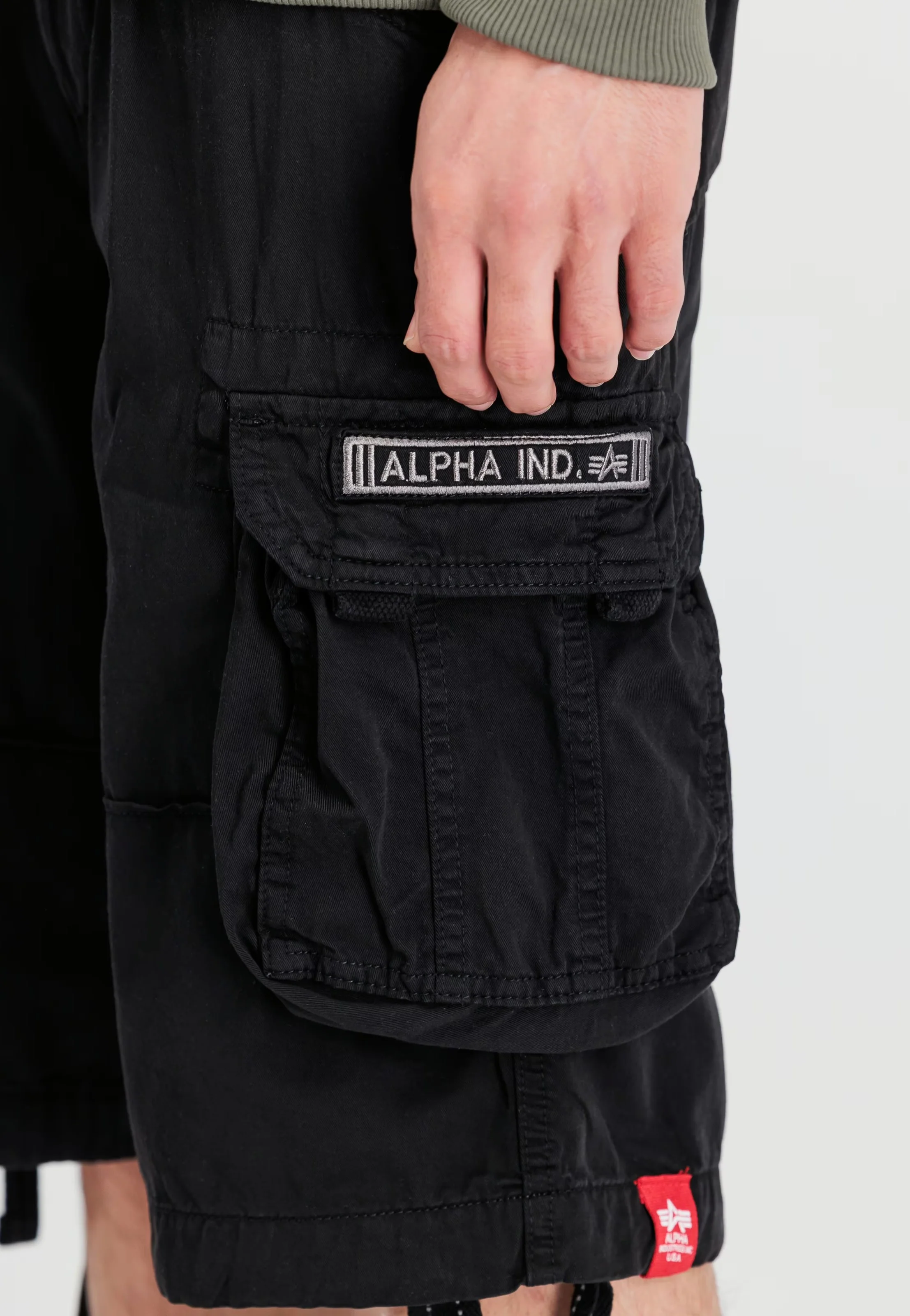 Alpha Industries - Jet Black - Shorts - Image 4