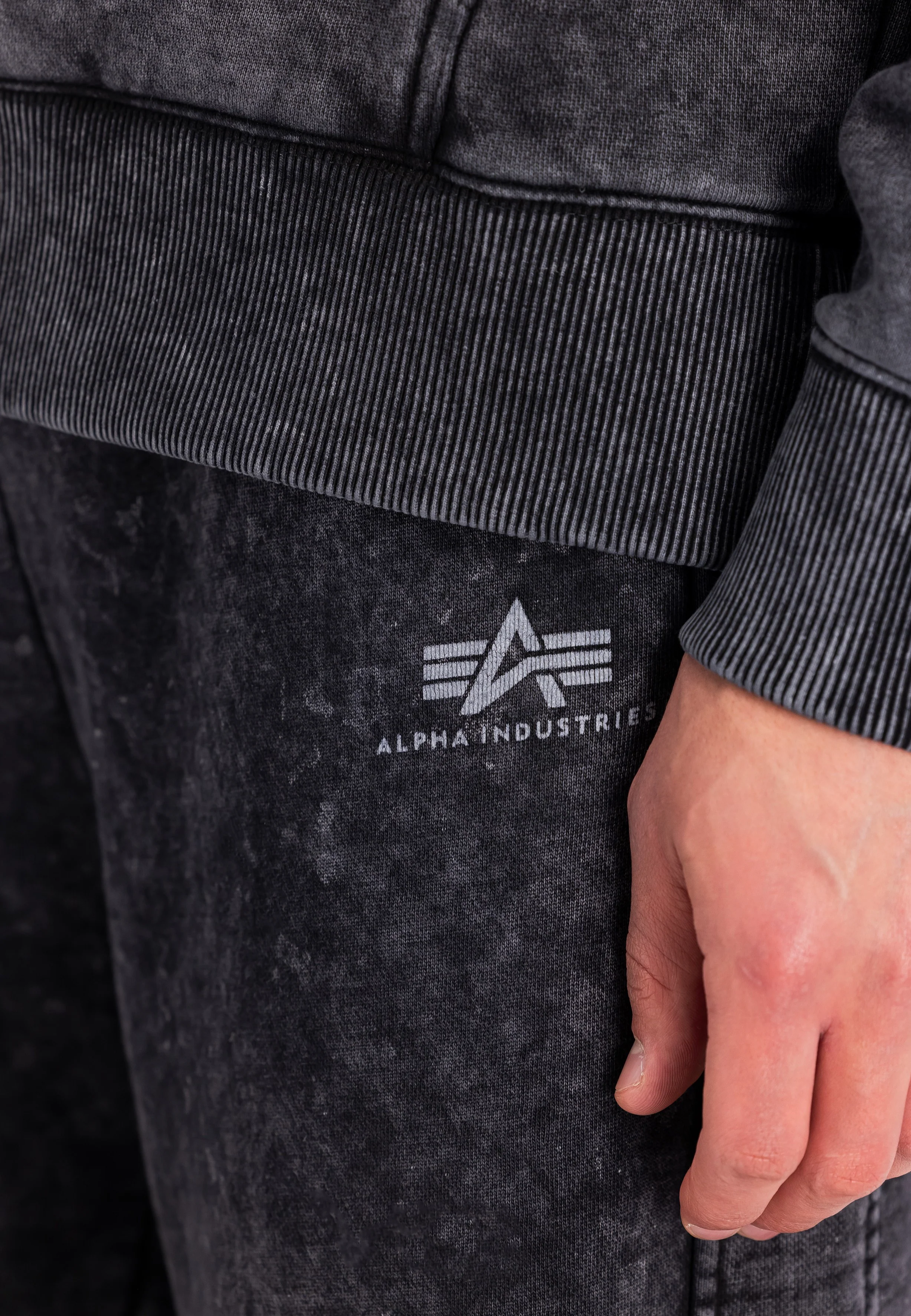 Alpha Industries - Vintage Basic SL Black - Sweat Pants - Image 4