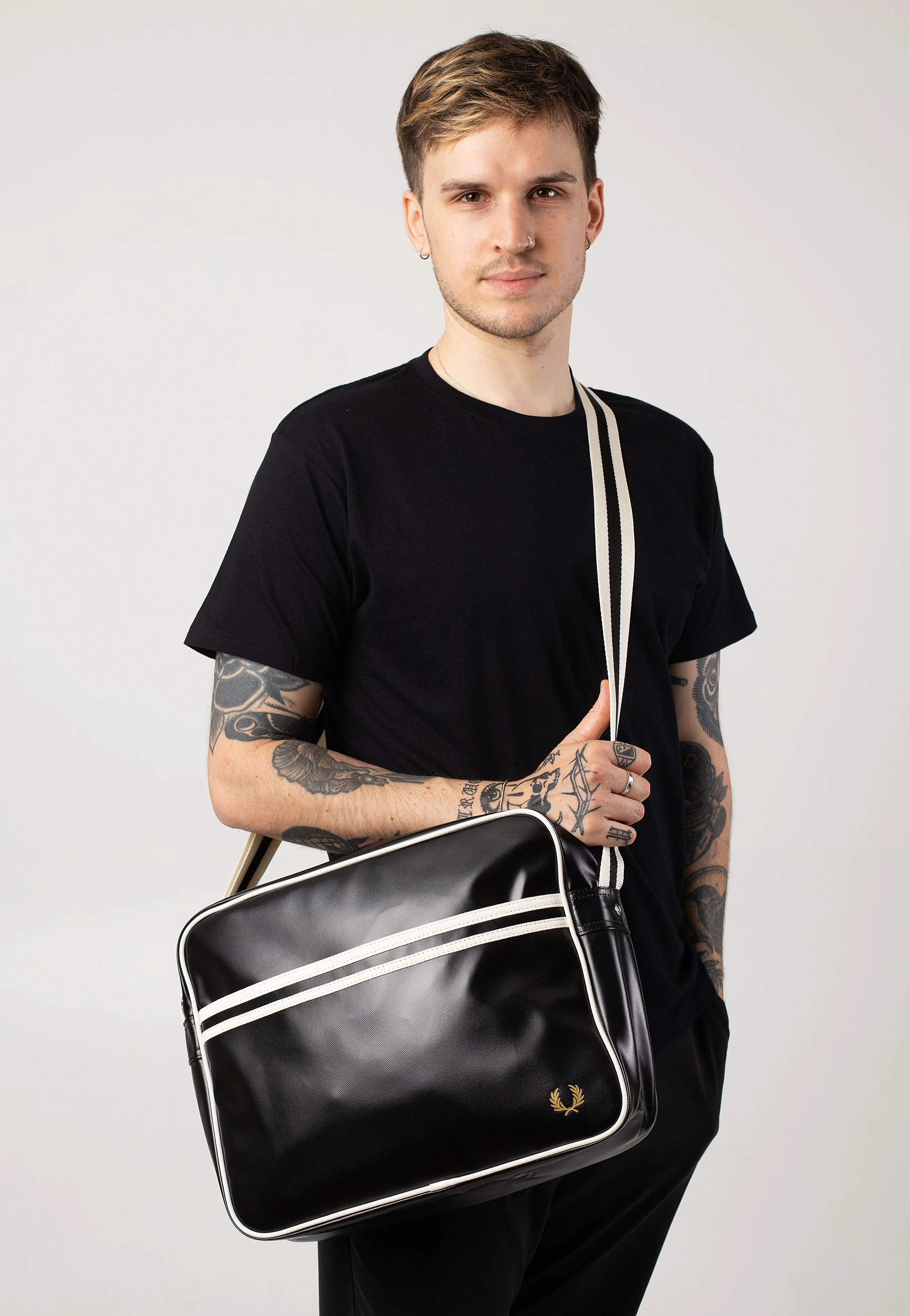 Fred Perry - Classic Shoulder Black/ Ecru - Bag - Image 6