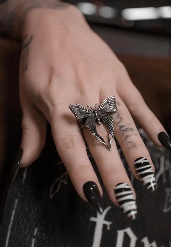 Lively Ghosts - Whispering Wings Silver - Ring - Image 3