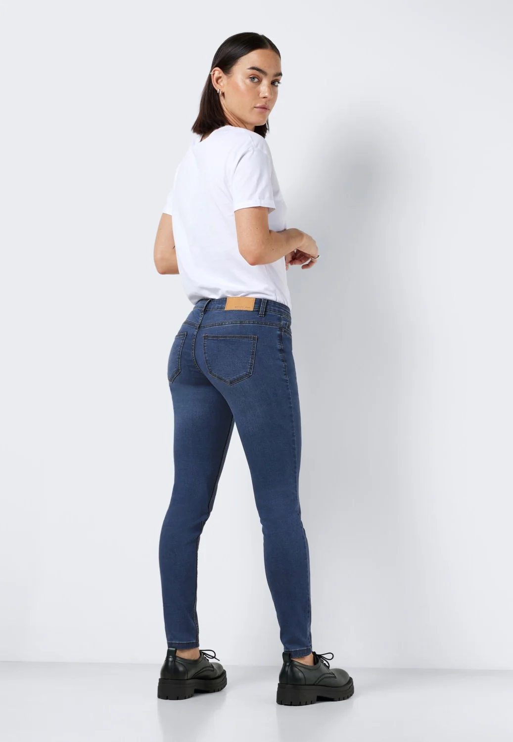 Noisy May - Allie Low Waist Skinny Medium Blue Denim - Jeans - Image 5