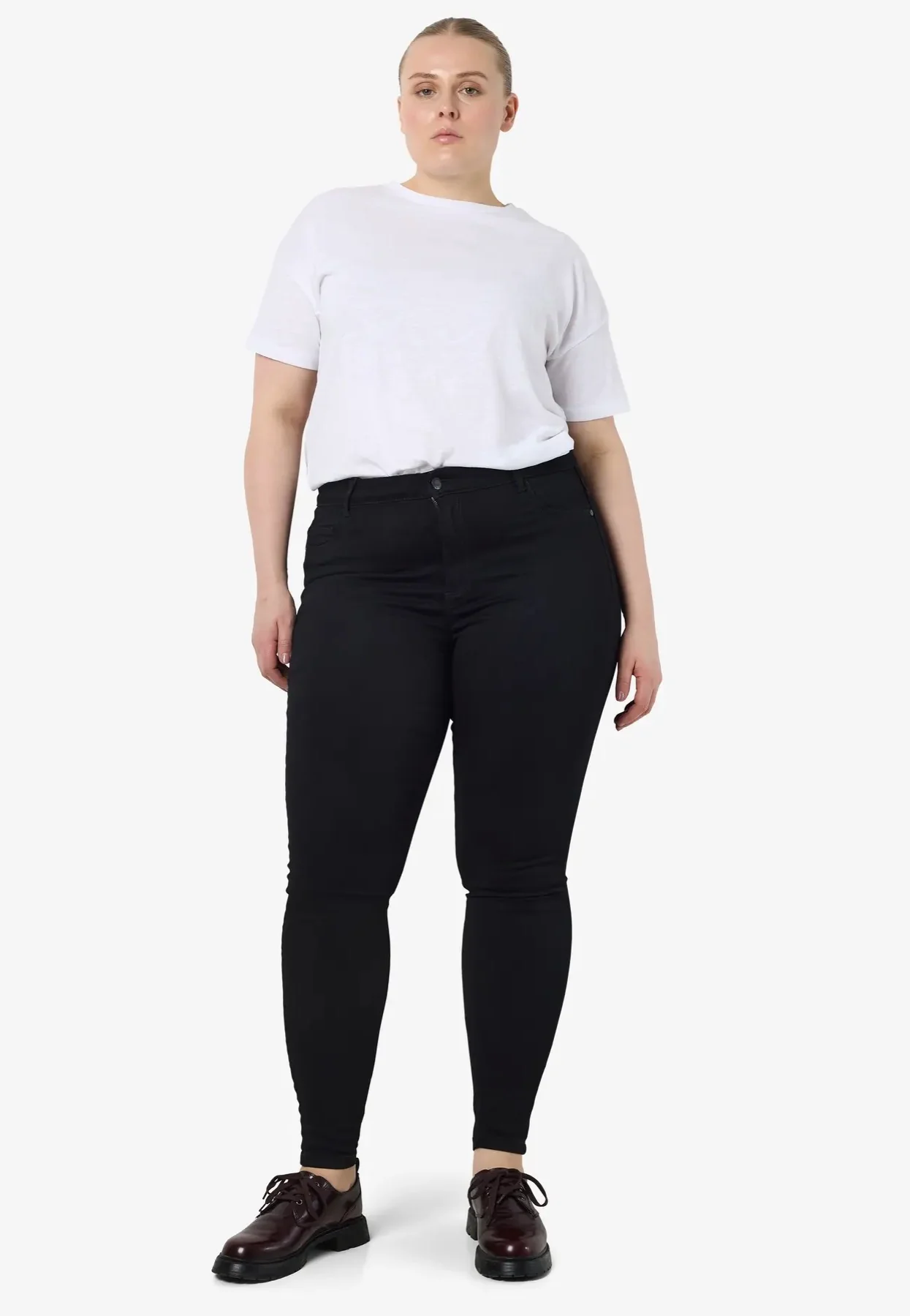 Noisy May - Callie Curve Black Denim - Jeans - Image 6