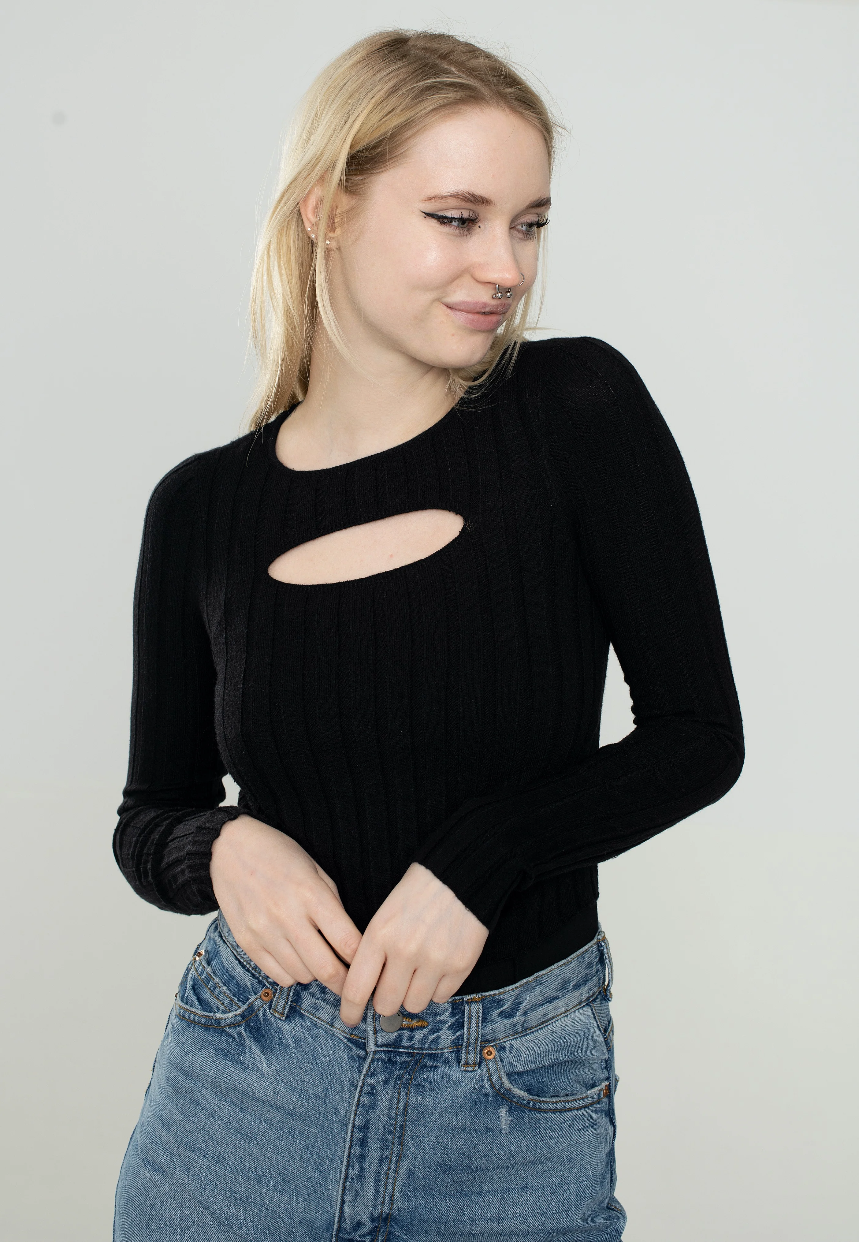 Noisy May - Frey O Neck Cut Out Black - Longsleeve - Image 4