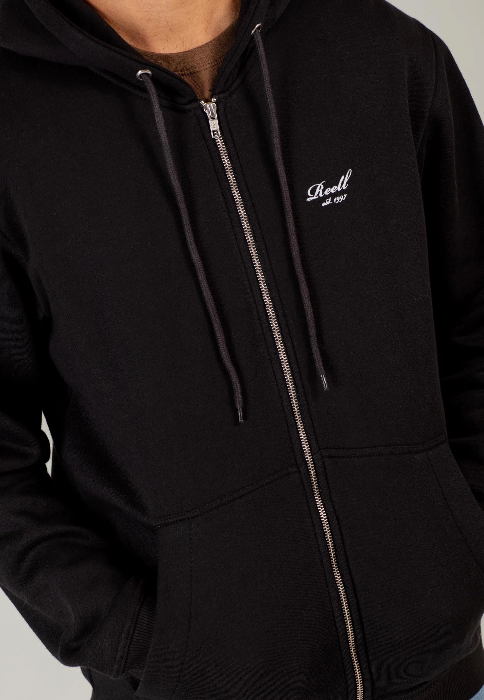 REELL - Staple Logo Deep Black - Zipper - Image 4