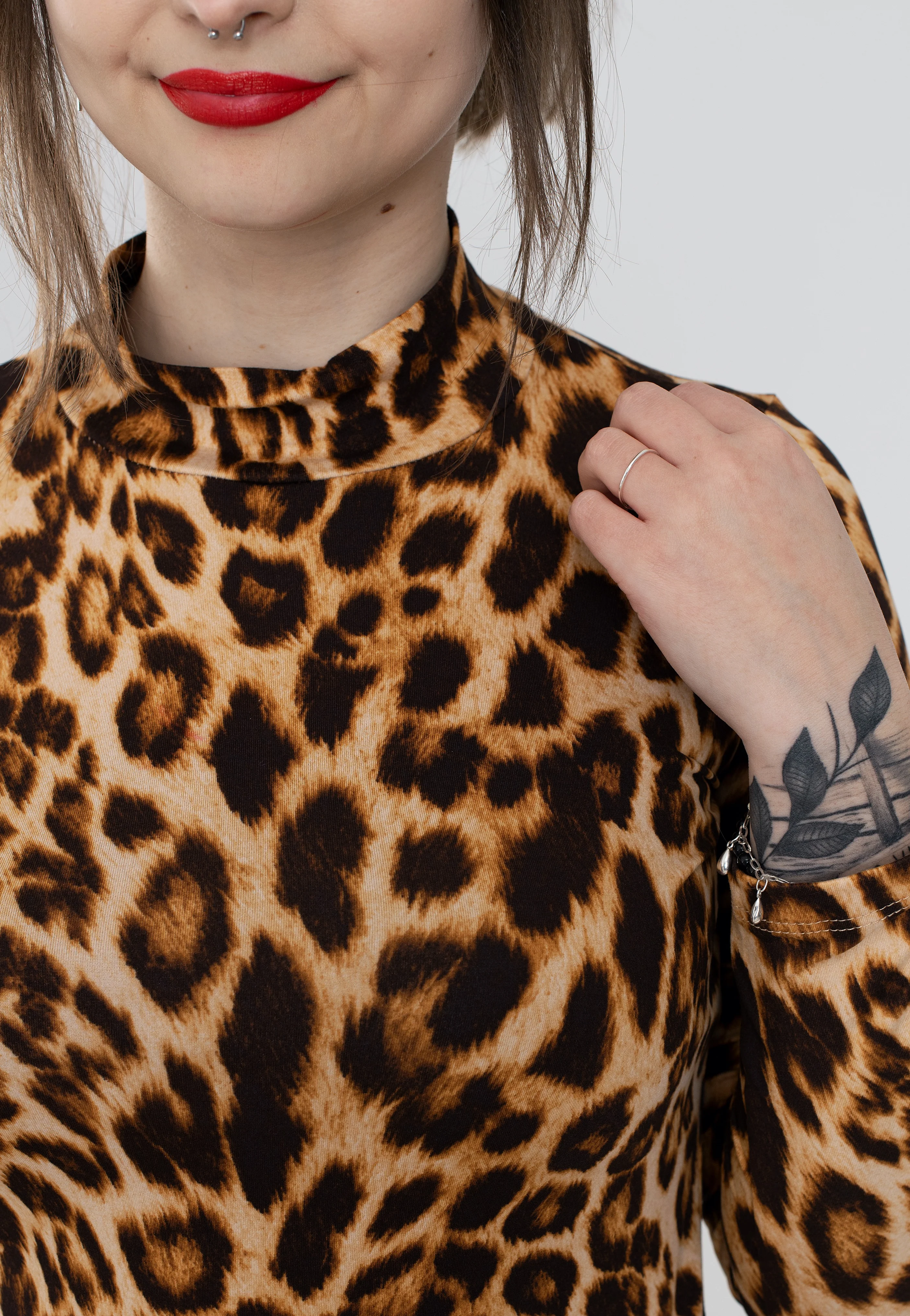 Retrolicious - Mock Neck Leopard - Longsleeve - Image 2