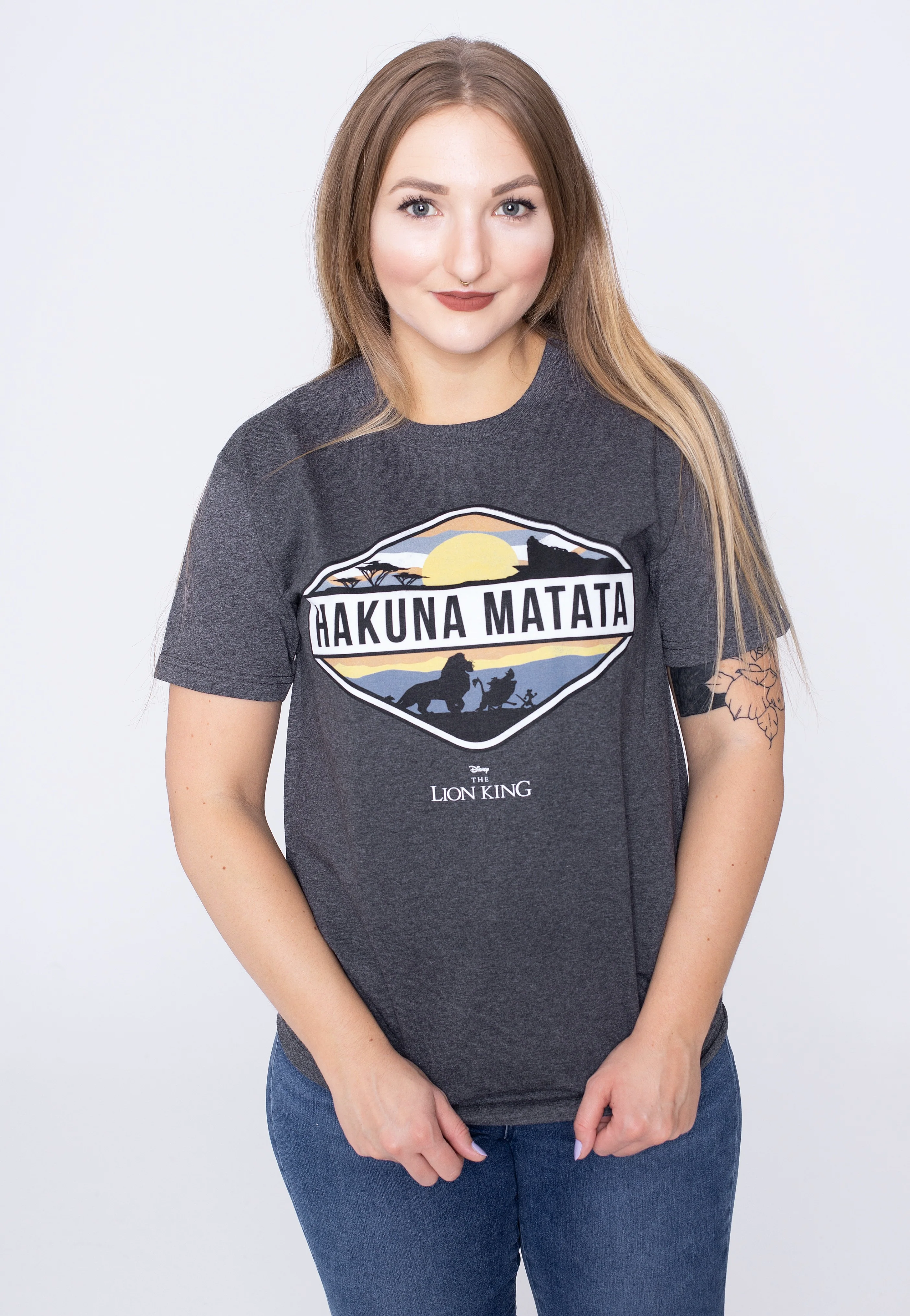 The Lion King - Hakuna Matata Emblem Charcoal - T-Shirt - Image 5